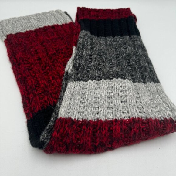 Woman’s scarf acrylic soft warm cozy red black white gray scarf - Picture 4 of 6